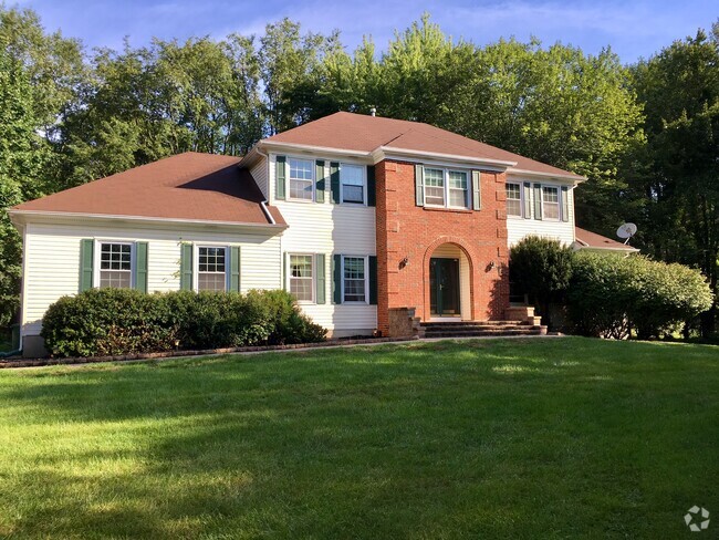 5 BR COLONIAL - 1124 Van Arsdale Dr