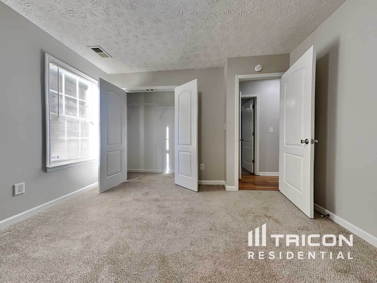 Building Photo - 45 Shadowbrook Ct