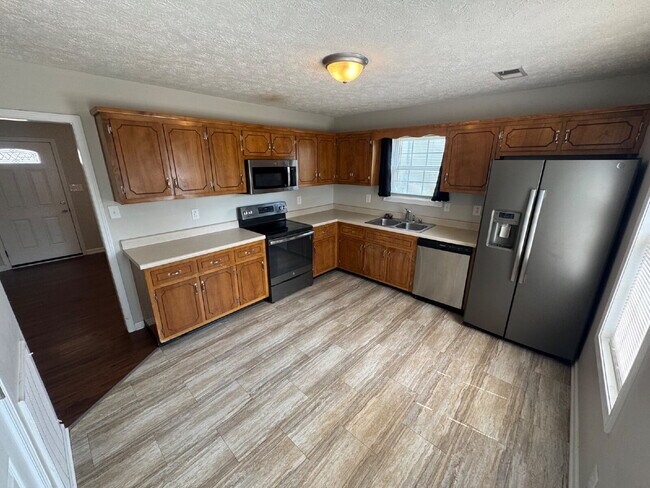 Building Photo - "Cozy Comfort Awaits: Charming 2-Bedroom Home in Oak Grove!"