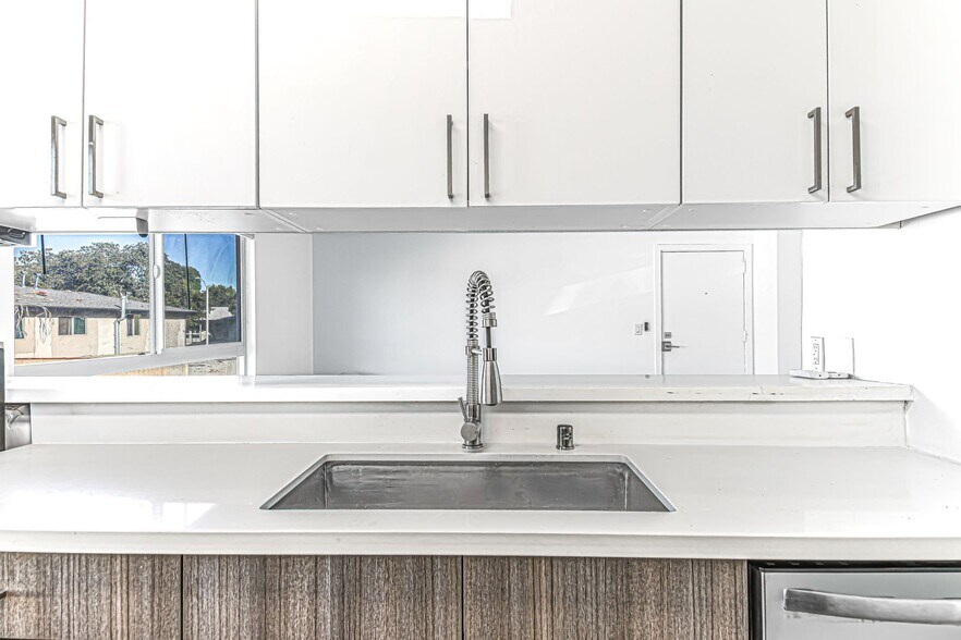 Building Photo - 5005 August St