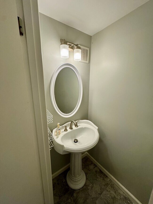 Building Photo - Price Improved! Spacious 2-Bedroom Townhome with Private Patio in Cranberry Township
