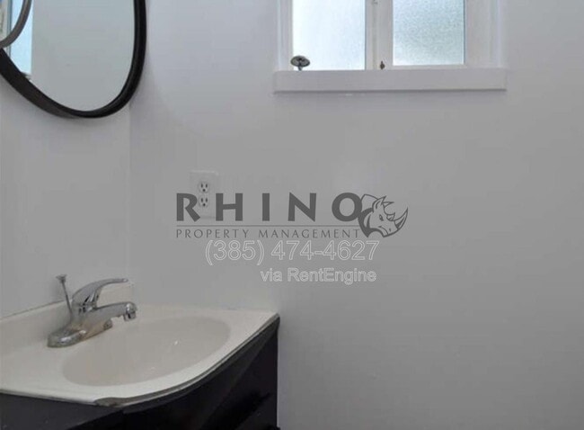 Building Photo - 174 Claybourne Ave S