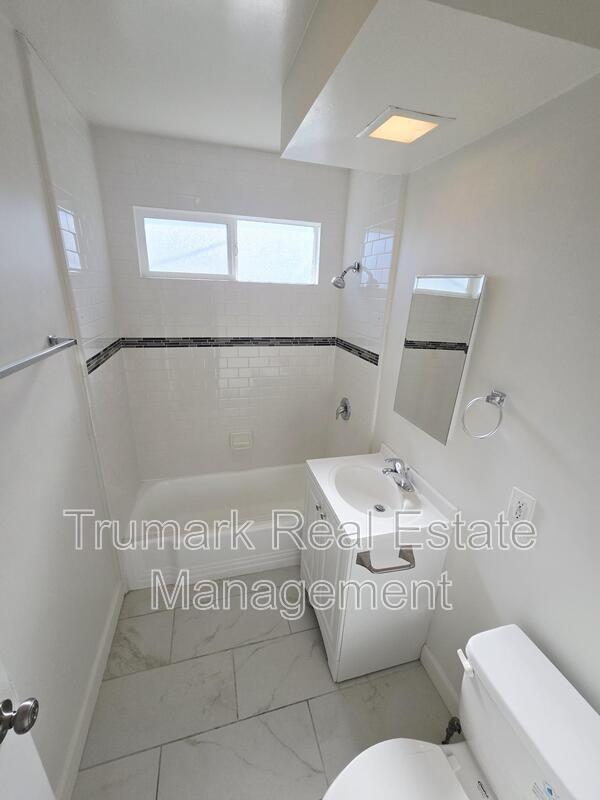 Building Photo - 531 Chester St