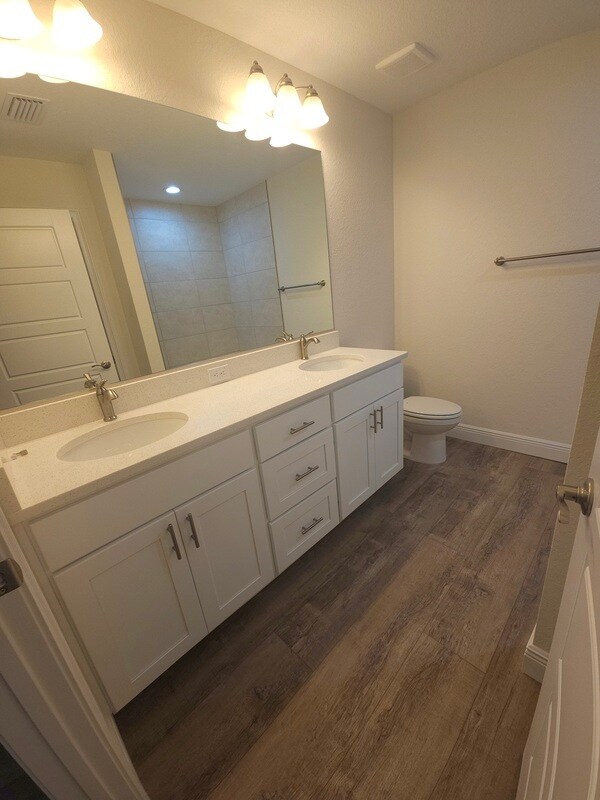 Building Photo - 387 E Caldwell Dr
