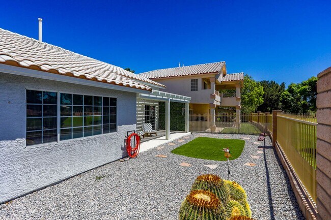 Building Photo - 55+ Age Restricted Los Prados Golf Communi...