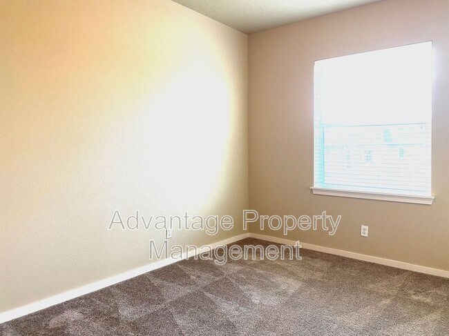 Building Photo - 501 Catron Pl