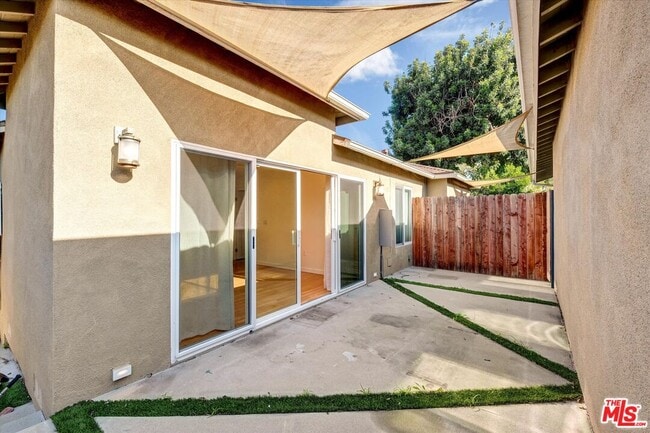 Building Photo - 5400 W 82nd St