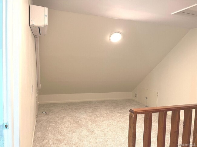 Building Photo - 14 Willow Bend