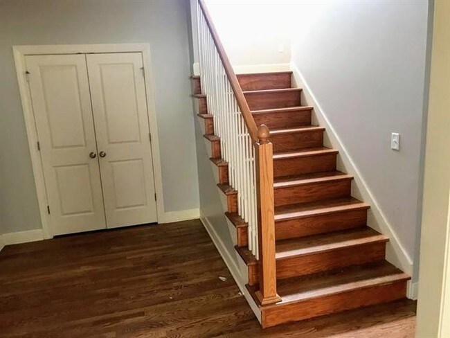 Building Photo - 921 SW Ovation Dr