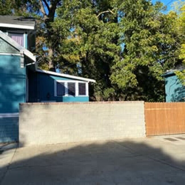 Building Photo - 3 Bed | 2 Bath | McKinley Park Area — $3,375/Month