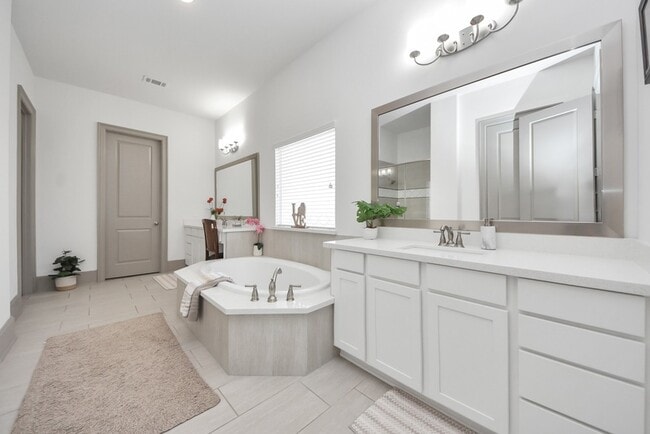 Building Photo - 1911 Sapphire Pines Ln