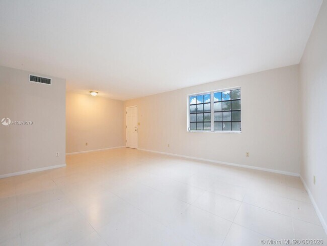 Building Photo - 5099 Ponce de Leon Blvd