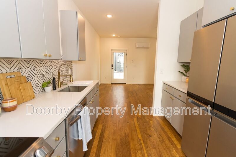 Building Photo - 3132 St Elmo Ave