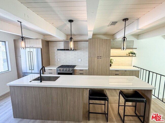 Building Photo - 6639 Green Valley Cir
