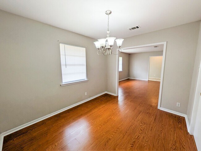 Building Photo - 6510 Daisy Dr