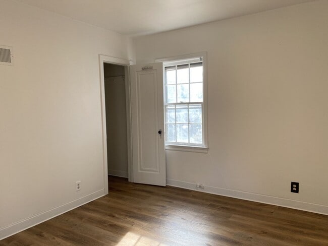 Building Photo - 2 Bed / 2 Bath Home - Close to UNC