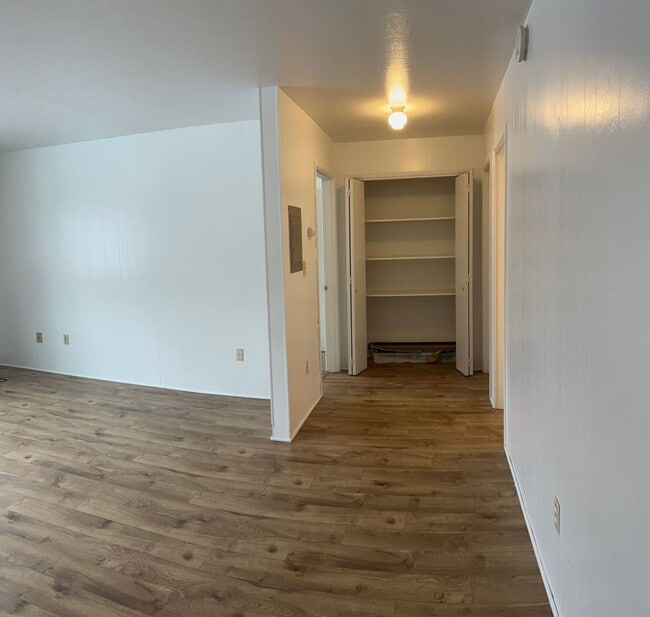 Building Photo - 537 E 24th Ave