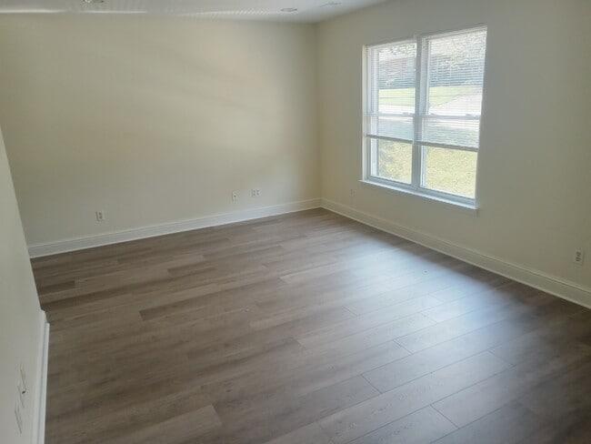 Building Photo - 5510 Hill Ct