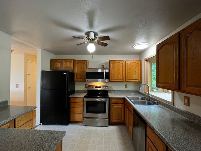 Building Photo - Excellent location at an affordable price!