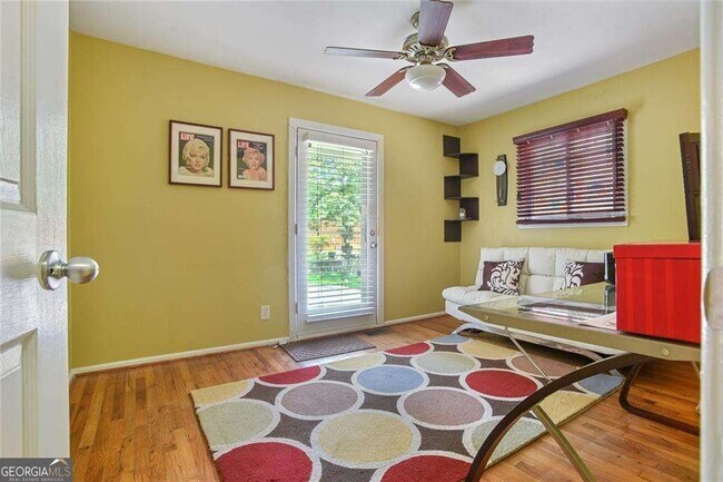 Building Photo - 2056 Arlington Ave NE