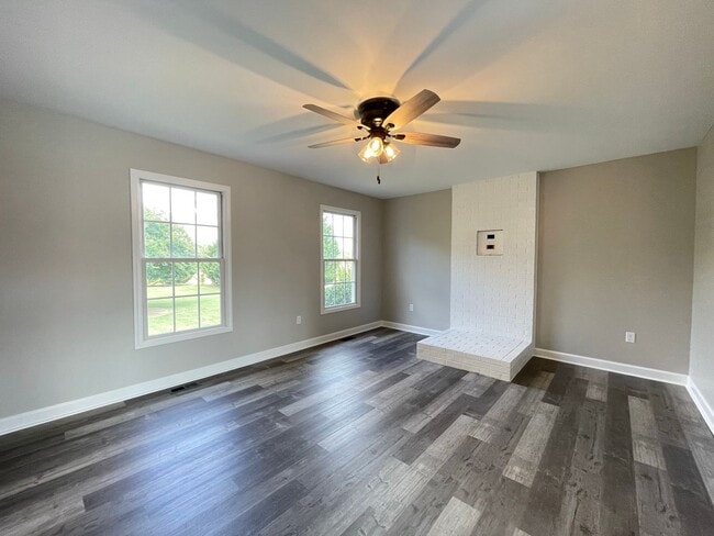 Building Photo - Recently Renovated Rancher Waiting for You!