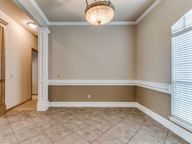 Building Photo - Stunning Open-Concept Home with Luxury Primary Suite & Outdoor Living