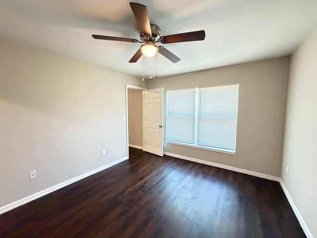 Building Photo - Spacious 3BR Home in Ocala | No HOA + Pet Friendly