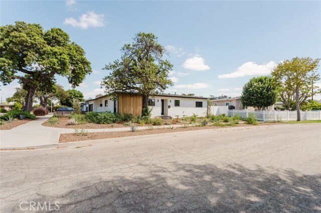 Building Photo - 6021 E Oakbrook St