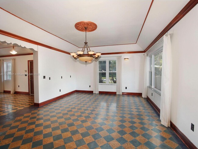 Building Photo - 339 NE 96th St