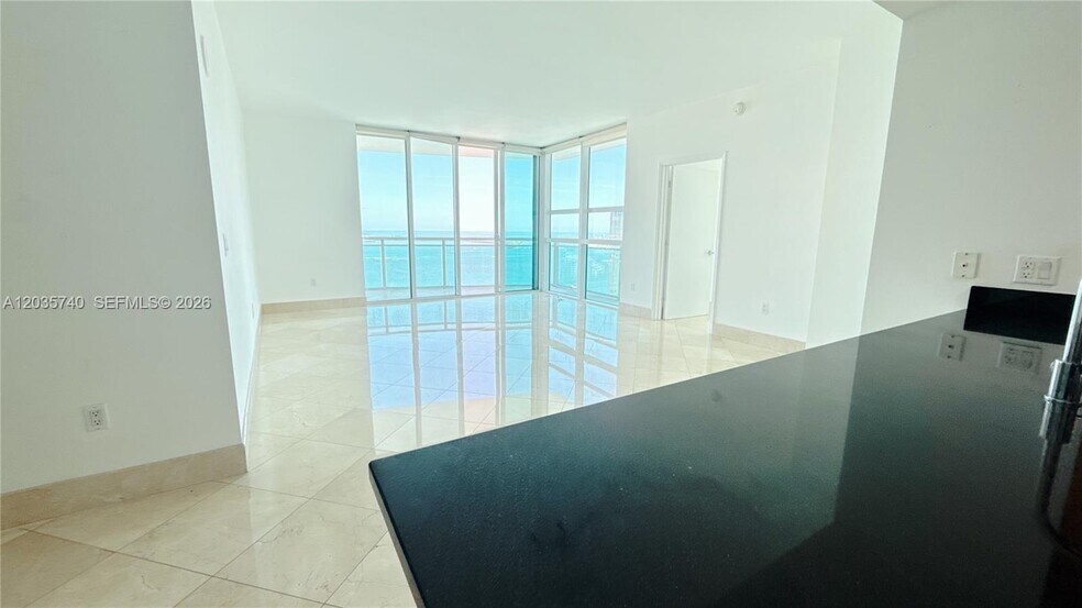 Building Photo - 950 Brickell Bay Dr