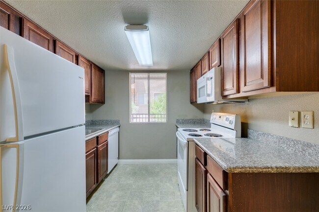Building Photo - 4450 Sandy River Dr