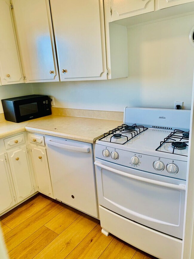 Building Photo - SCH217