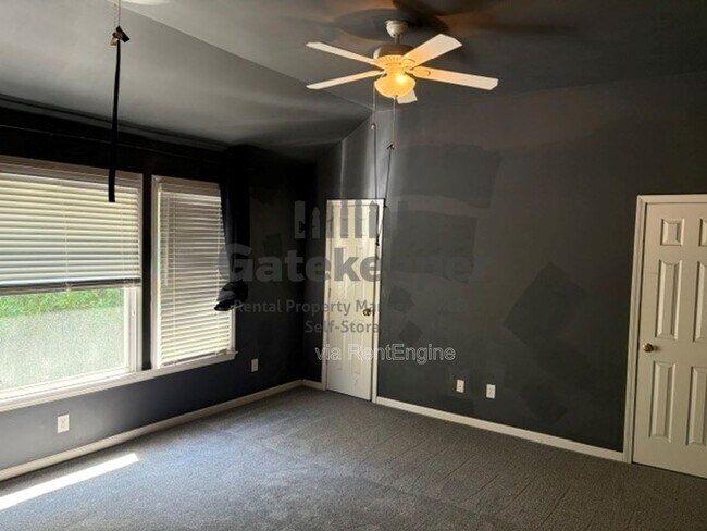 Building Photo - 245 Lockmeade Way