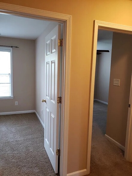 Building Photo - Room in Townhome on McGoogan Ln