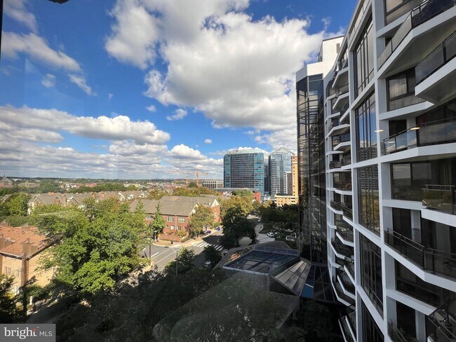 Building Photo - 1530 Key Blvd
