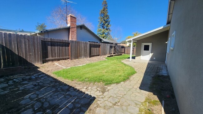 Building Photo - 6013 Brett Dr