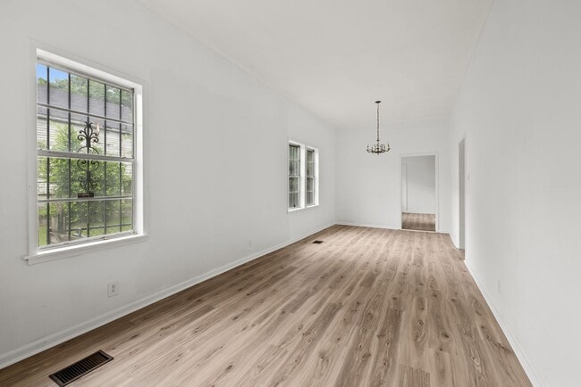 Building Photo - Charming 3 Bedroom, 2 Bathroom house