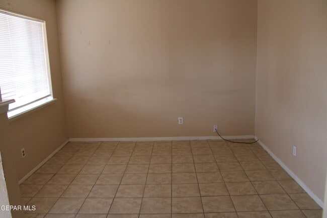 Building Photo - 5817 Blackhawk Dr