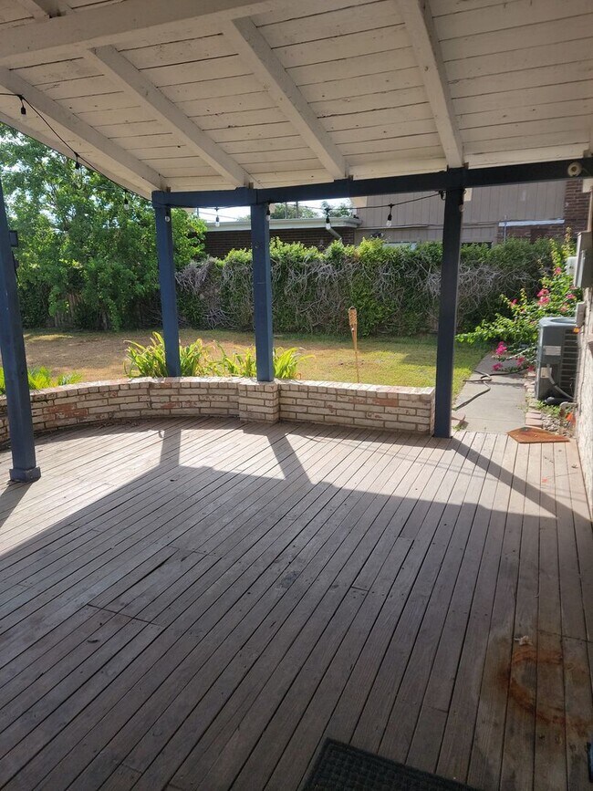 Building Photo - 7122 Pharaoh Dr