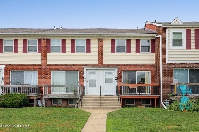 Primary Photo - 10 Primrose Ln