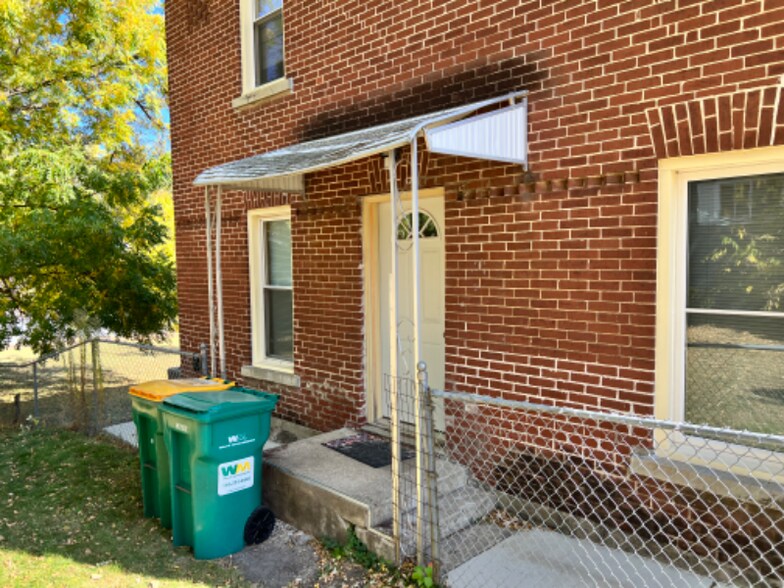 Building Photo - 8360 Bridge St