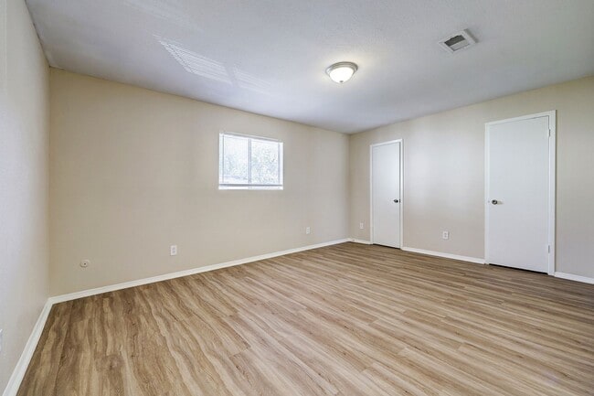 Building Photo - Spring Branch Townhome