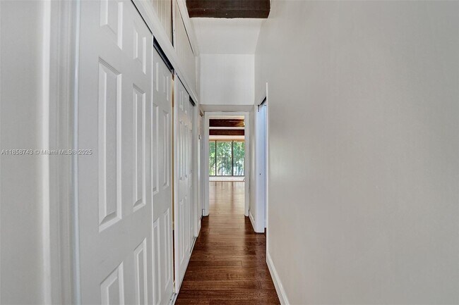 Building Photo - 760 E Coco Plum Cir