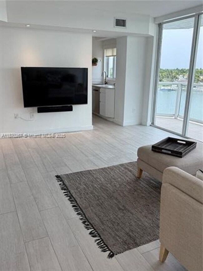 Building Photo - 5900 Collins Ave