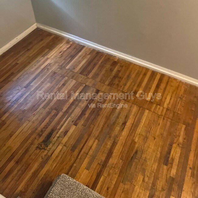 Building Photo - 2110 Fremont Ave N