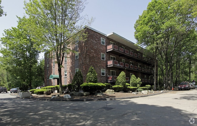Primary Photo - 100-102 Livermore St