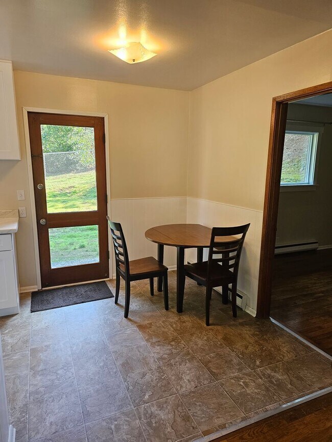 Building Photo - West hill Auburn - Darling 3 bed 1 bath ra...