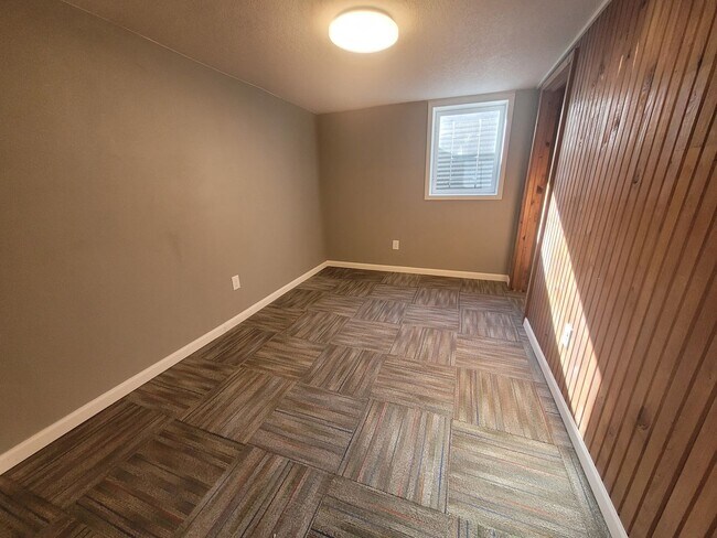 Building Photo - 2405 Maple St