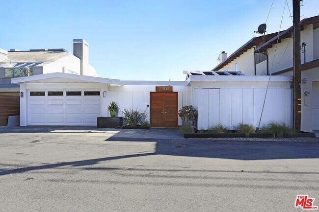 Building Photo - 27036 Malibu Cove Colony Dr