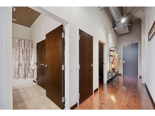 Building Photo - 618 N Washington Ave